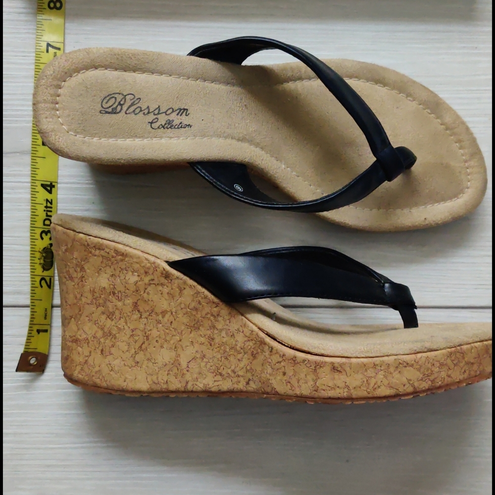 Size 6, 3" sandal